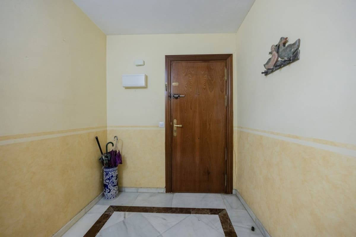 Middle Floor Apartment in Marbella — photo 4 of 10