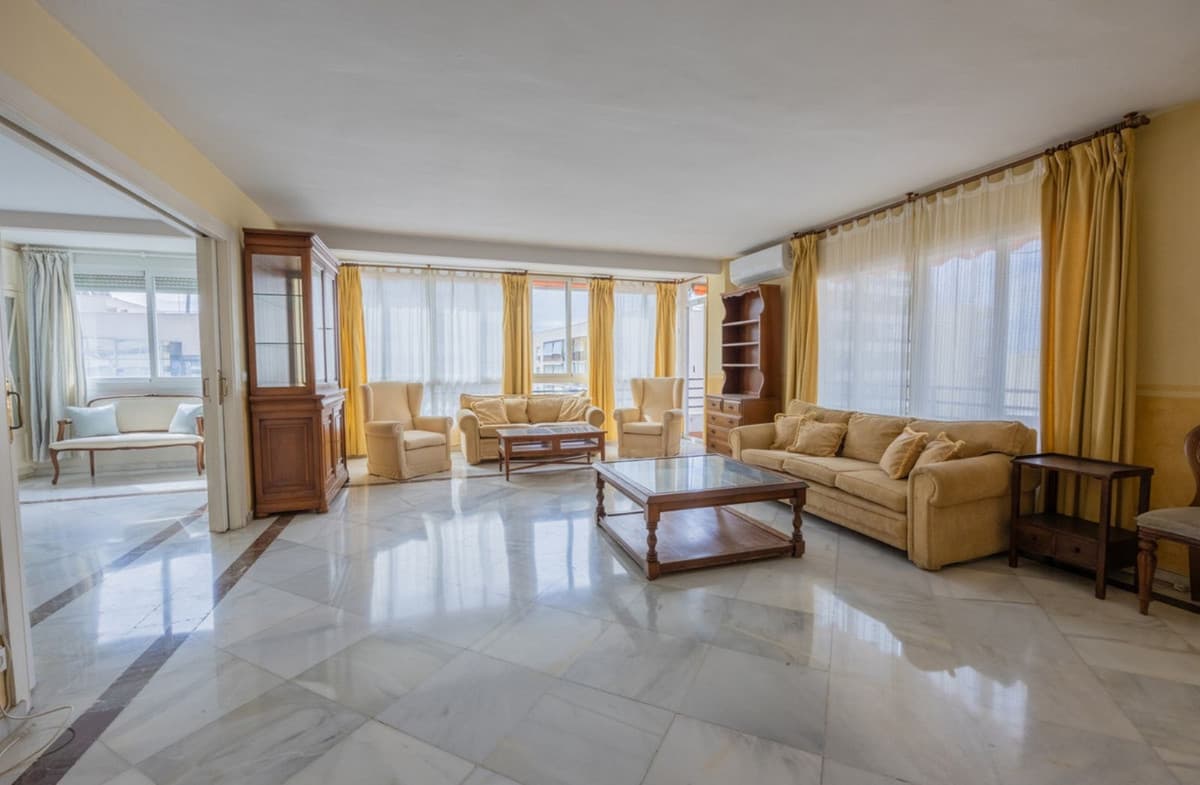Middle Floor Apartment in Marbella — photo 8 of 10