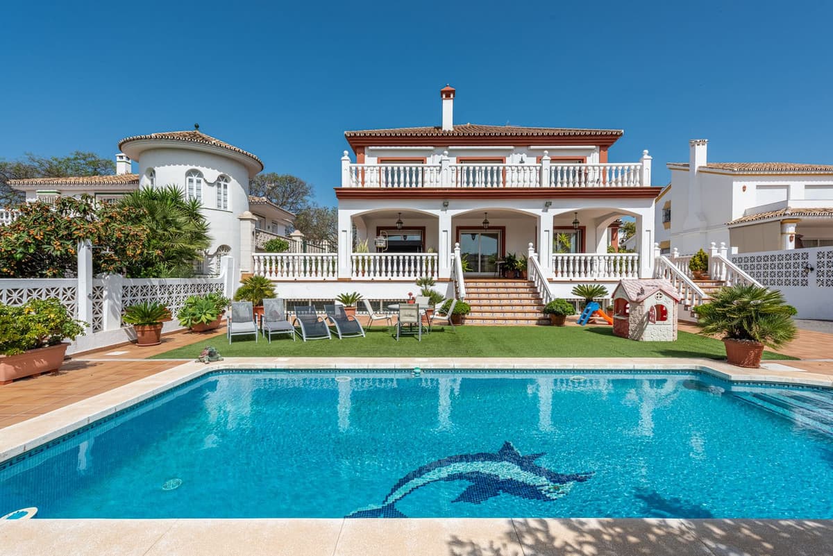 Detached Villa in San Pedro de Alcántara — photo 1 of 10