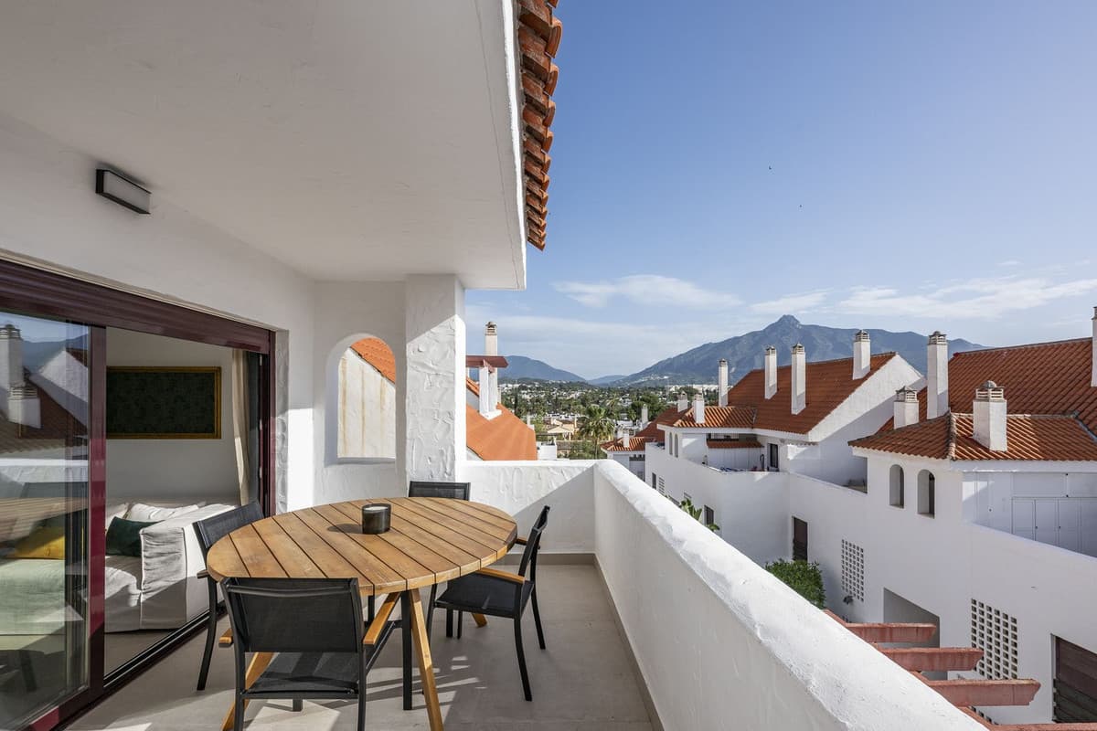 Middle Floor Apartment in Nueva Andalucía — photo 1 of 10