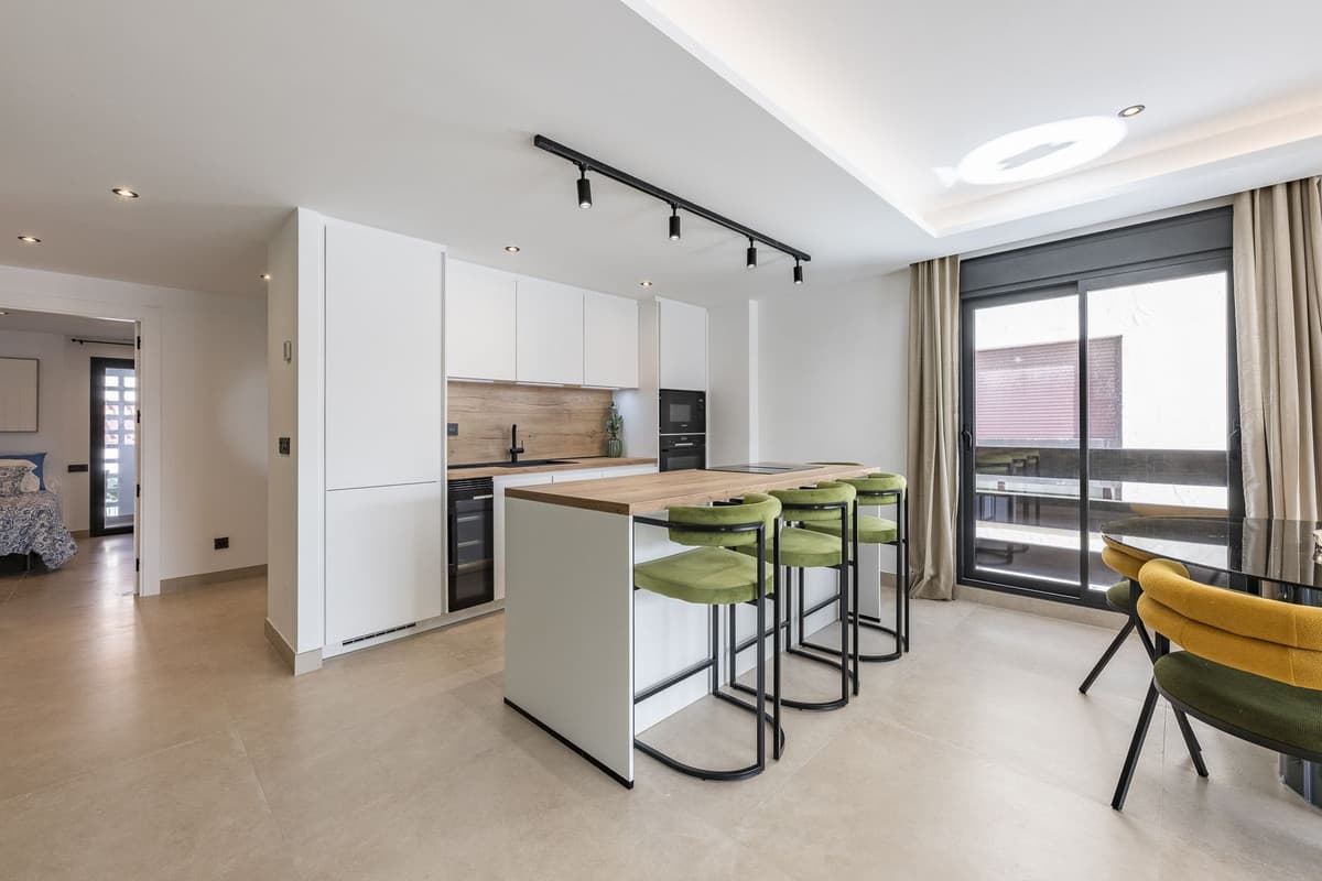 Middle Floor Apartment in Nueva Andalucía — photo 5 of 10