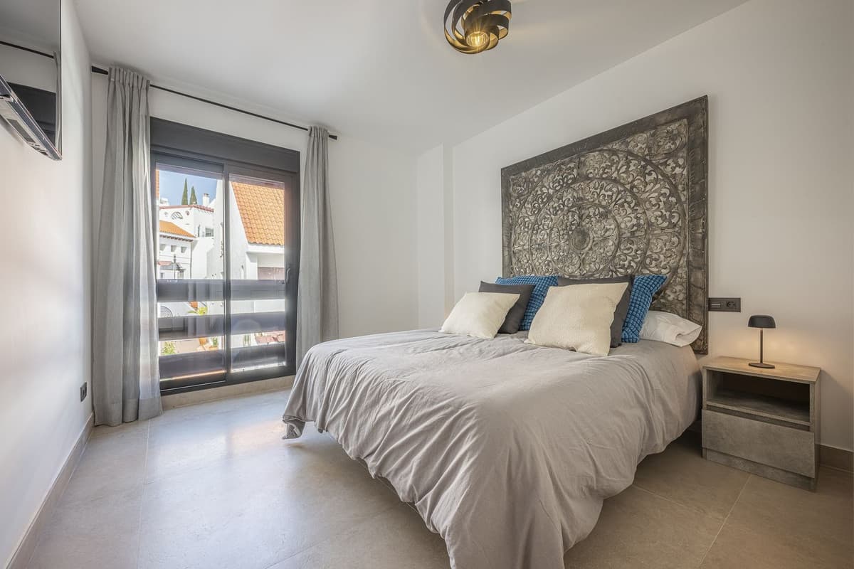 Middle Floor Apartment in Nueva Andalucía — photo 7 of 10