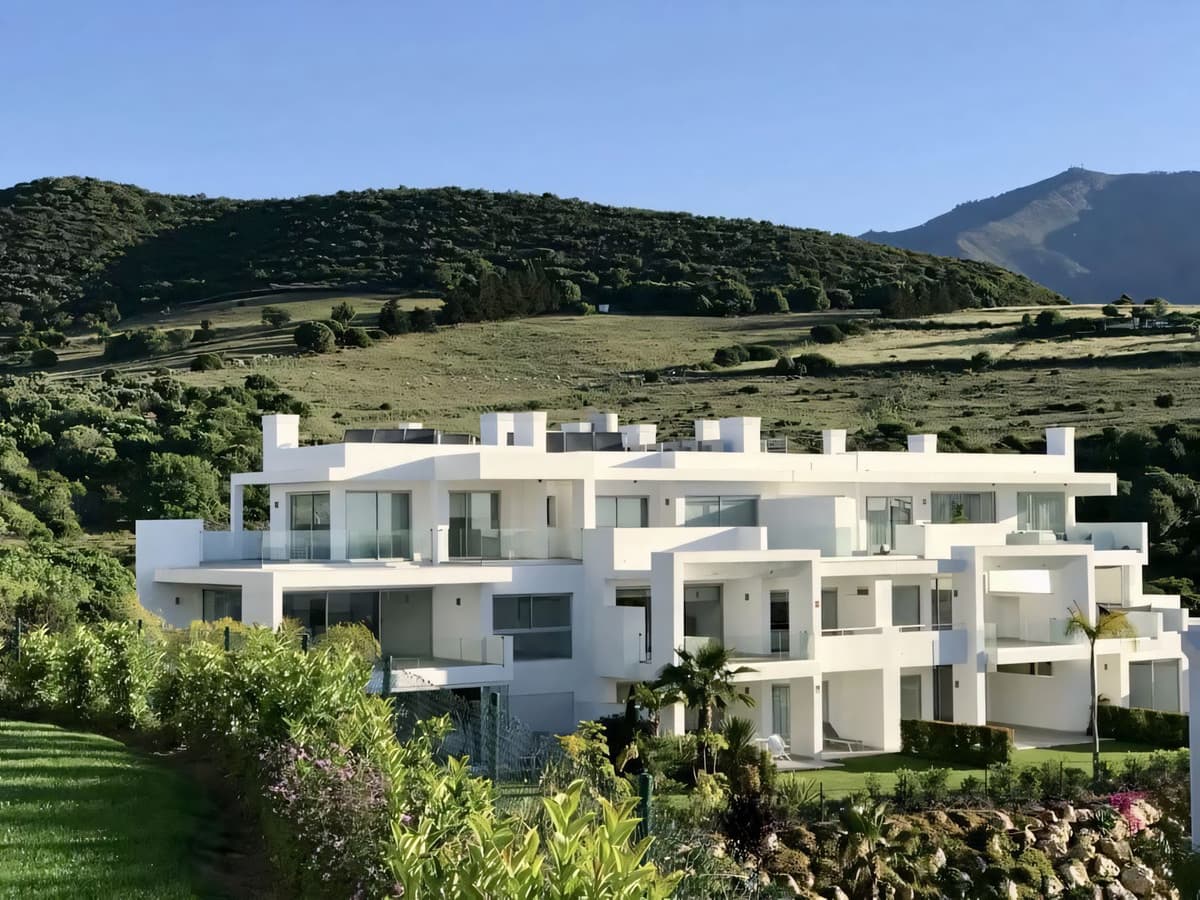 Ground Floor Apartment in Casares — photo 2 of 10