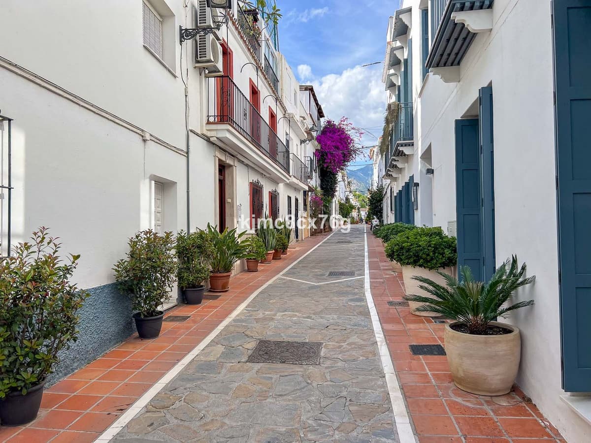 Townhouse in Marbella — photo 1 of 10
