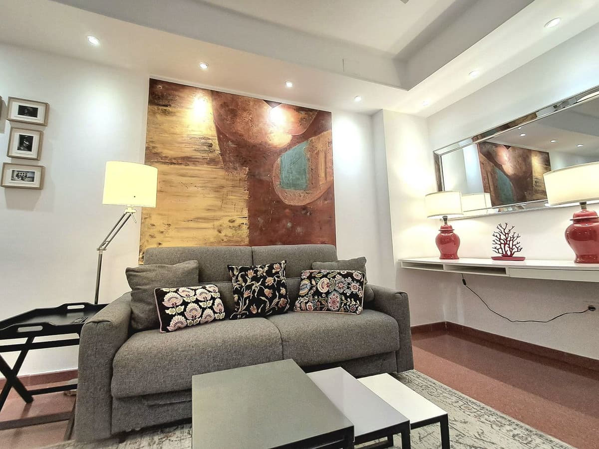 Middle Floor Apartment in Málaga Centro — photo 2 of 10