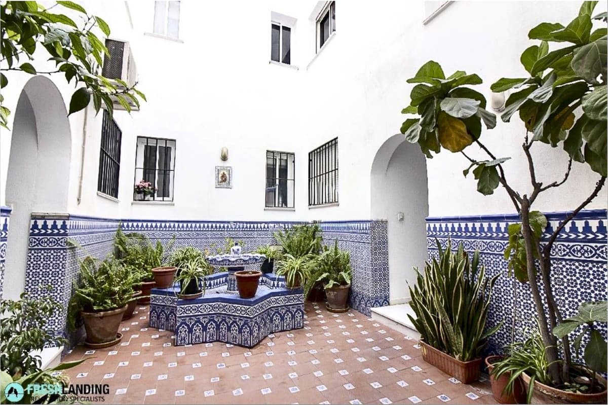 Middle Floor Apartment in Málaga Centro — photo 7 of 10