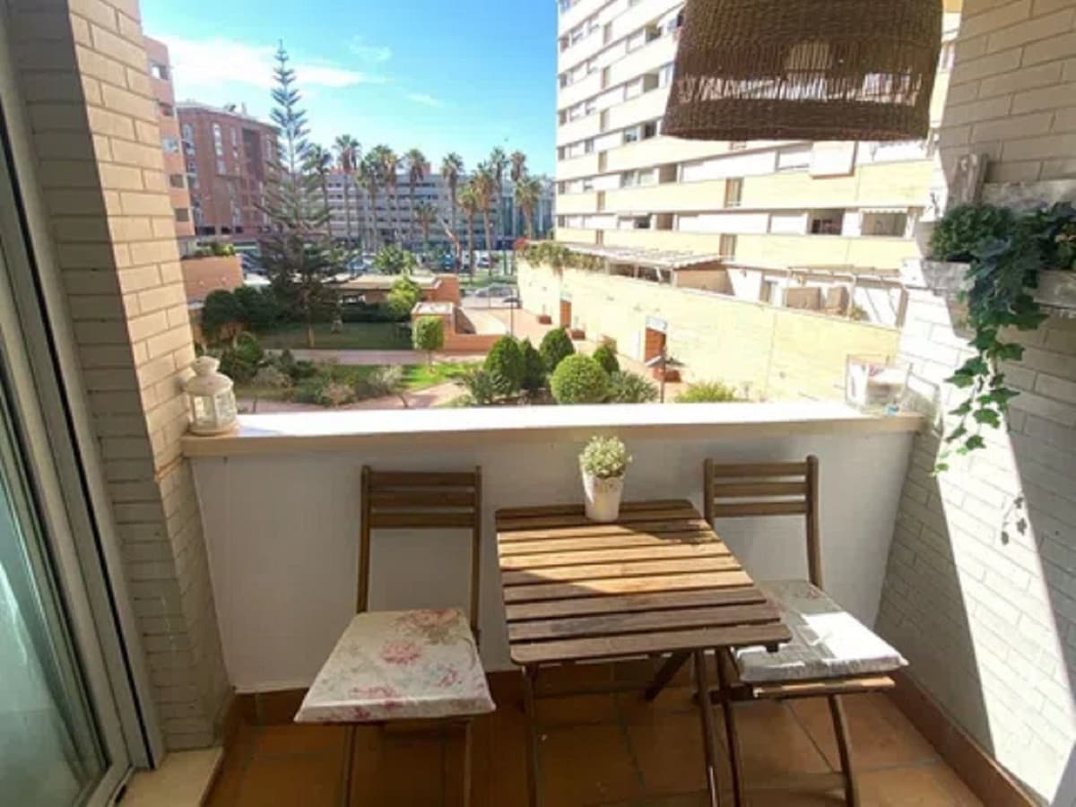 Middle Floor Apartment in Málaga Centro — photo 1 of 10