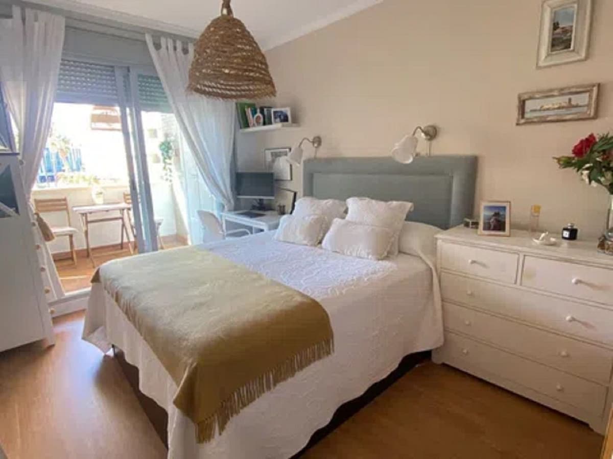 Middle Floor Apartment in Málaga Centro — photo 2 of 10