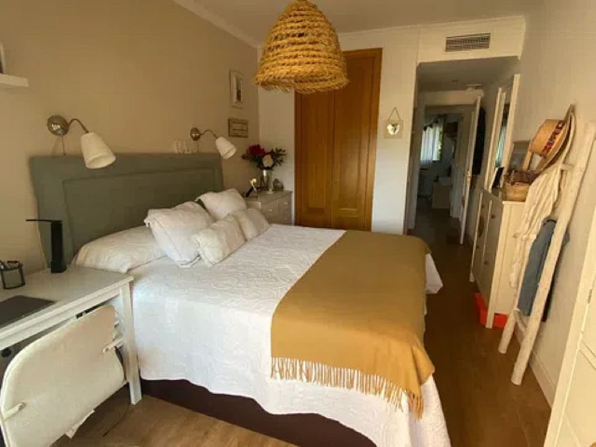 Middle Floor Apartment in Málaga Centro — photo 8 of 10
