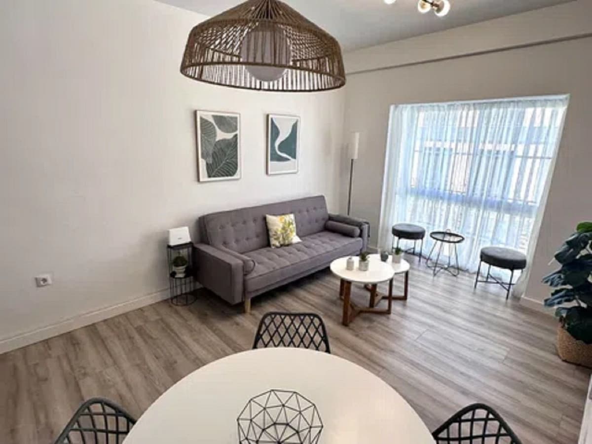 Middle Floor Apartment in Málaga Centro — photo 1 of 10