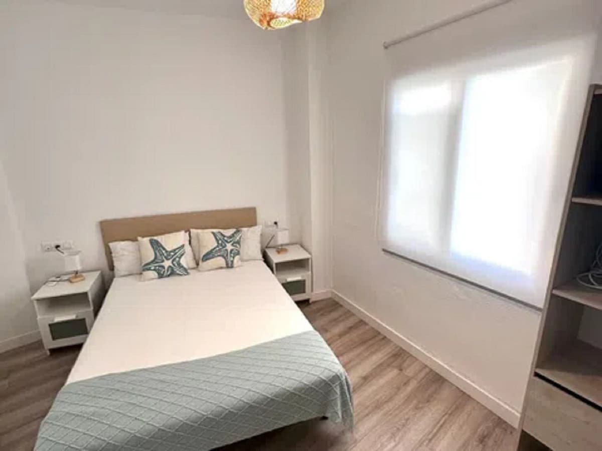 Middle Floor Apartment in Málaga Centro — photo 2 of 10