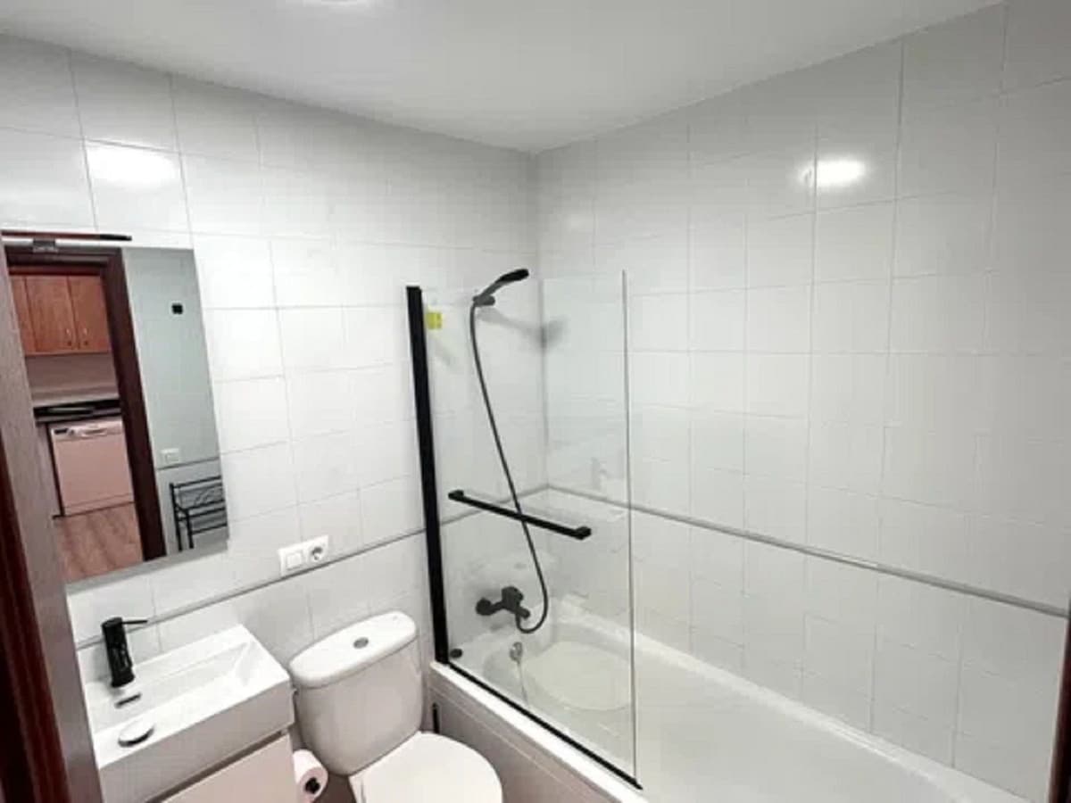 Middle Floor Apartment in Málaga Centro — photo 3 of 10