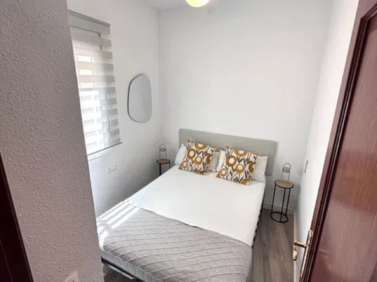 Middle Floor Apartment in Málaga Centro — photo 6 of 10