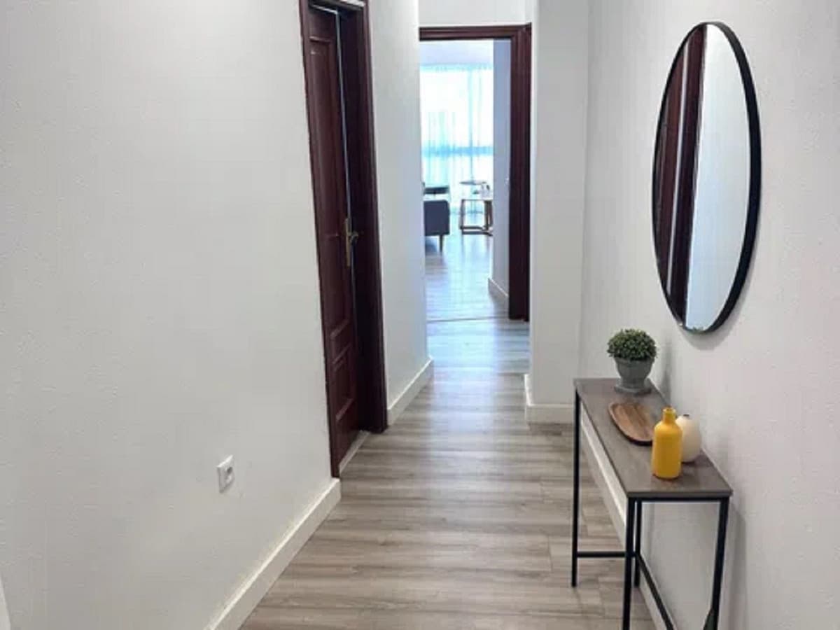 Middle Floor Apartment in Málaga Centro — photo 7 of 10