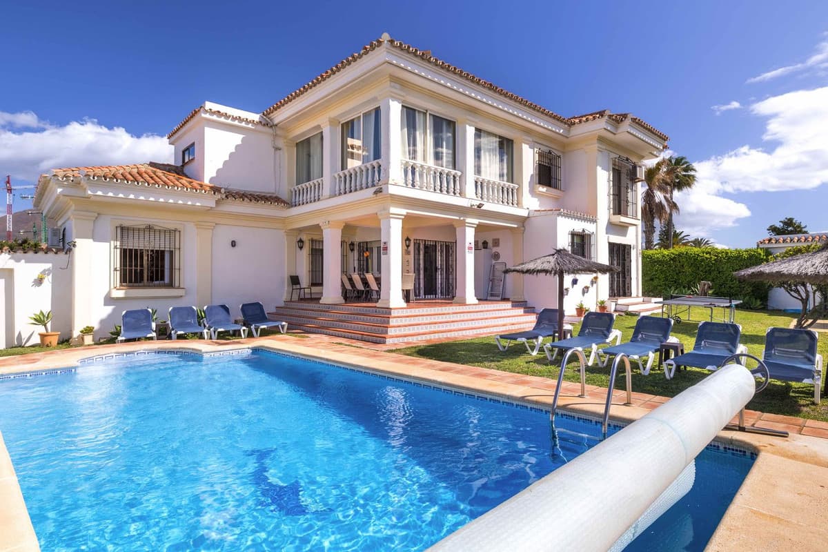 Detached Villa in Estepona — photo 1 of 10