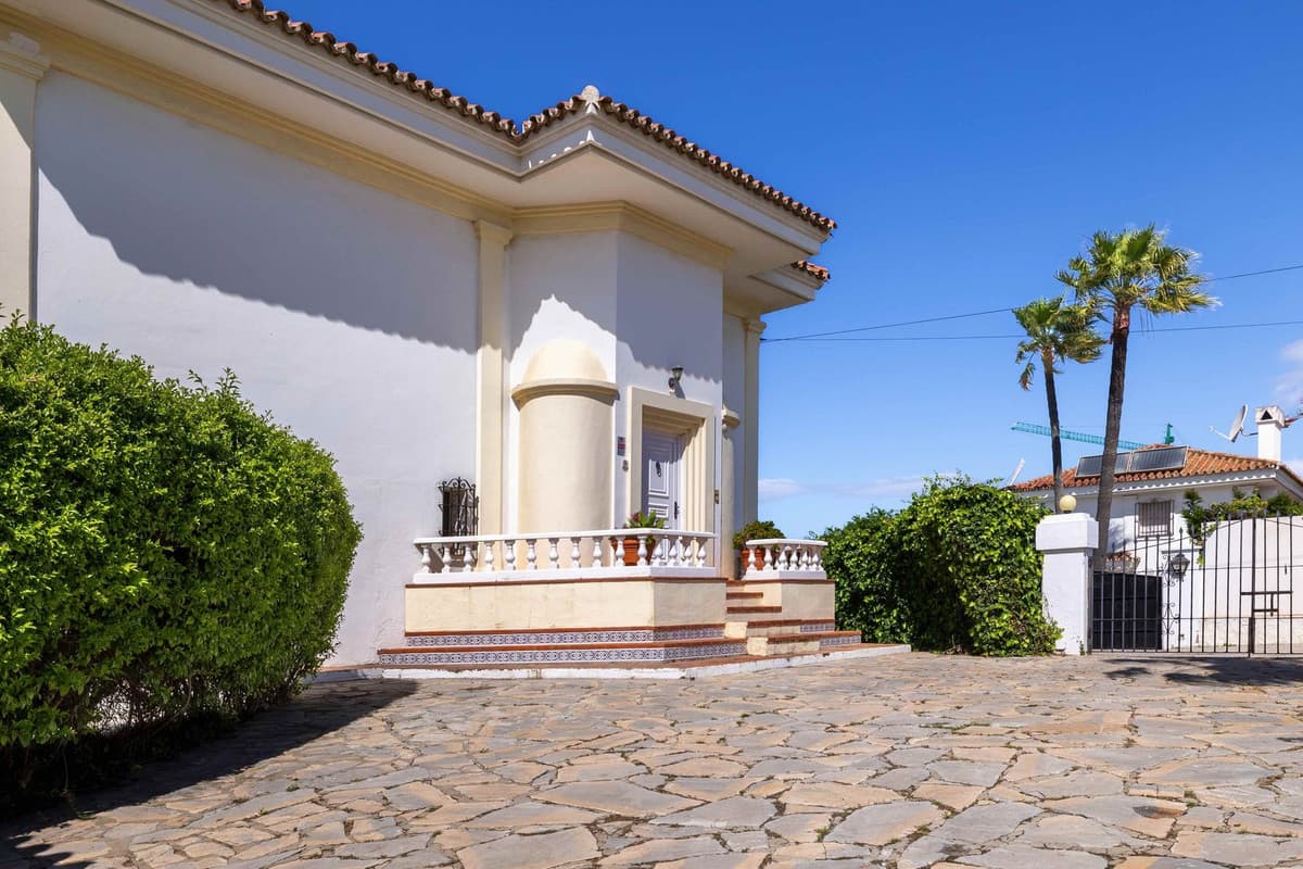 Detached Villa in Estepona — photo 2 of 10