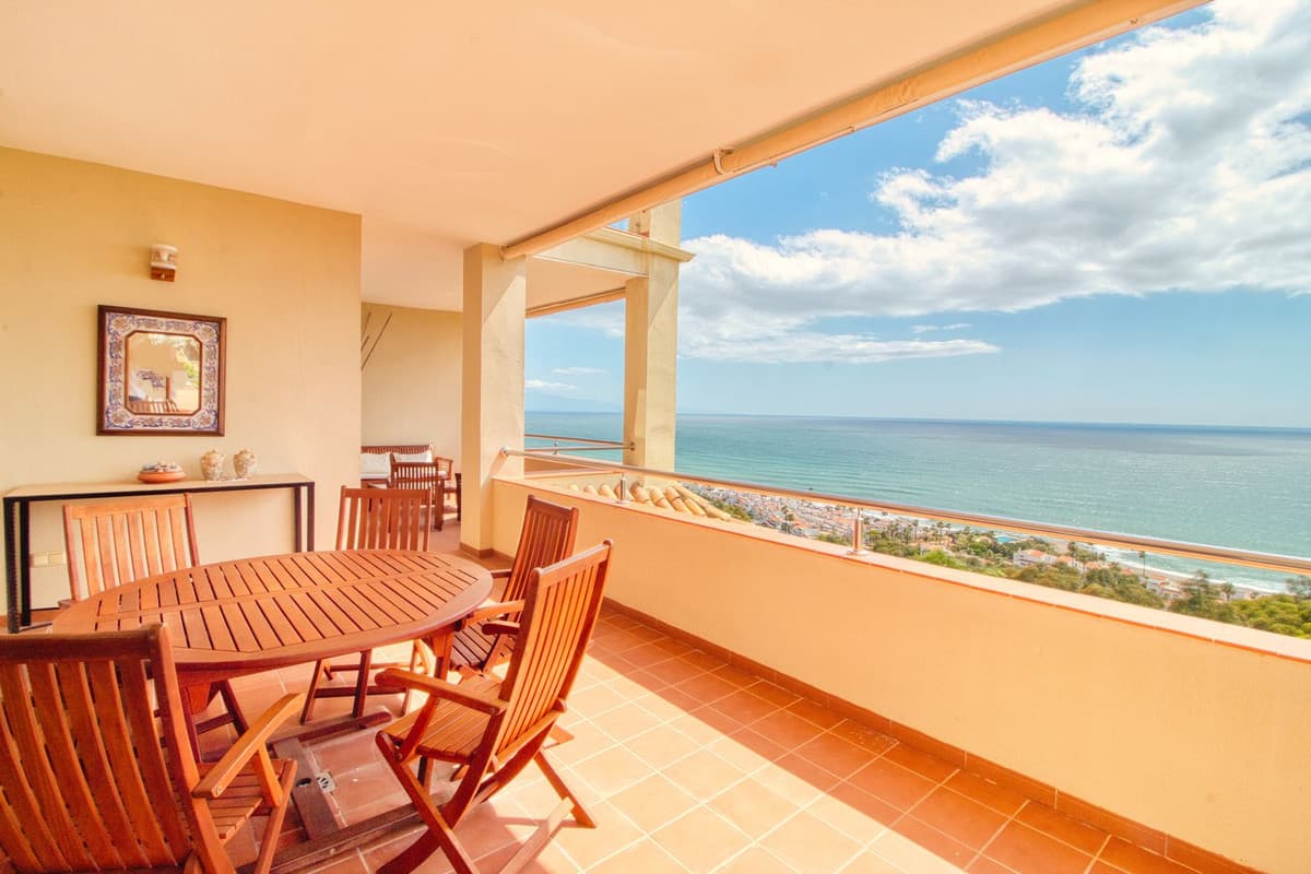 Middle Floor Apartment in Manilva — photo 3 of 10