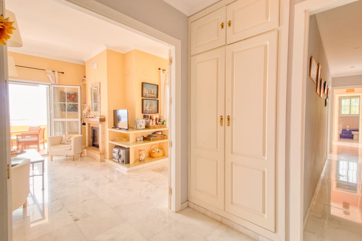 Middle Floor Apartment in Manilva — photo 4 of 10