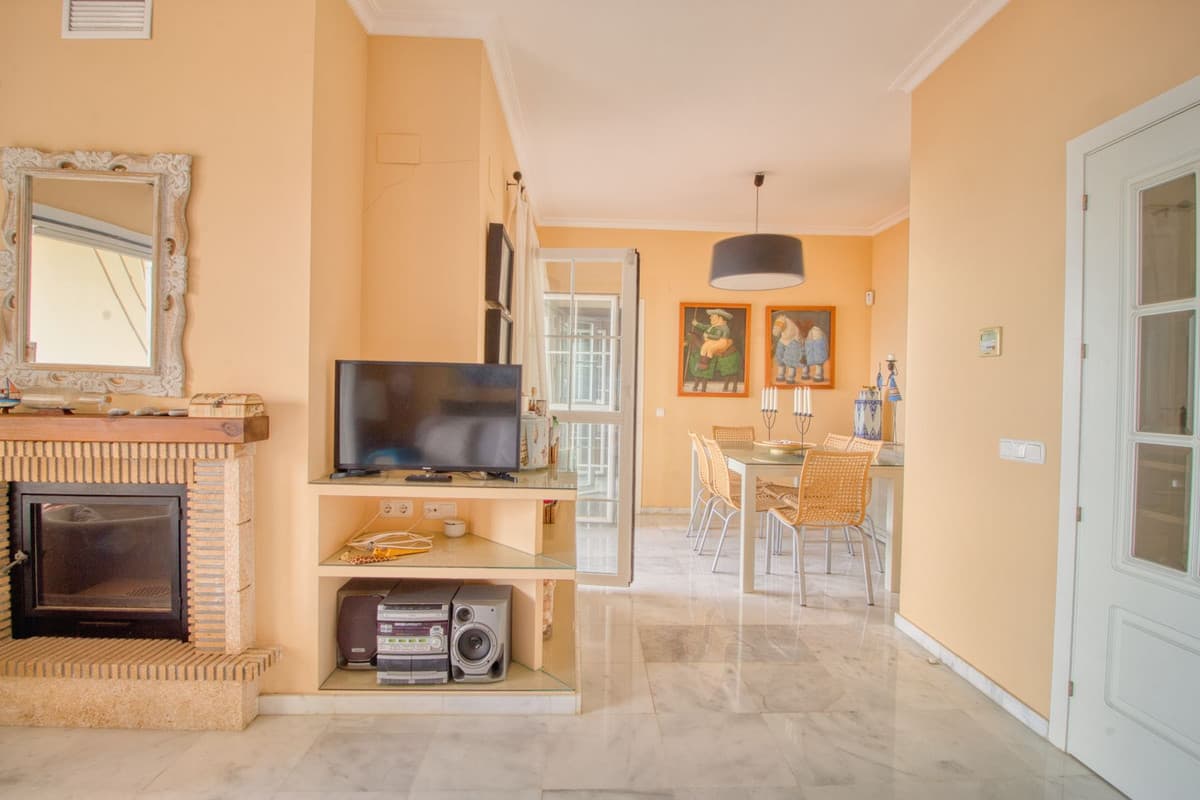 Middle Floor Apartment in Manilva — photo 9 of 10