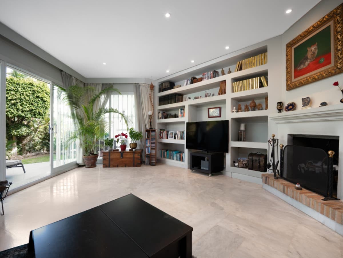Townhouse in Sierra Blanca — photo 4 of 10