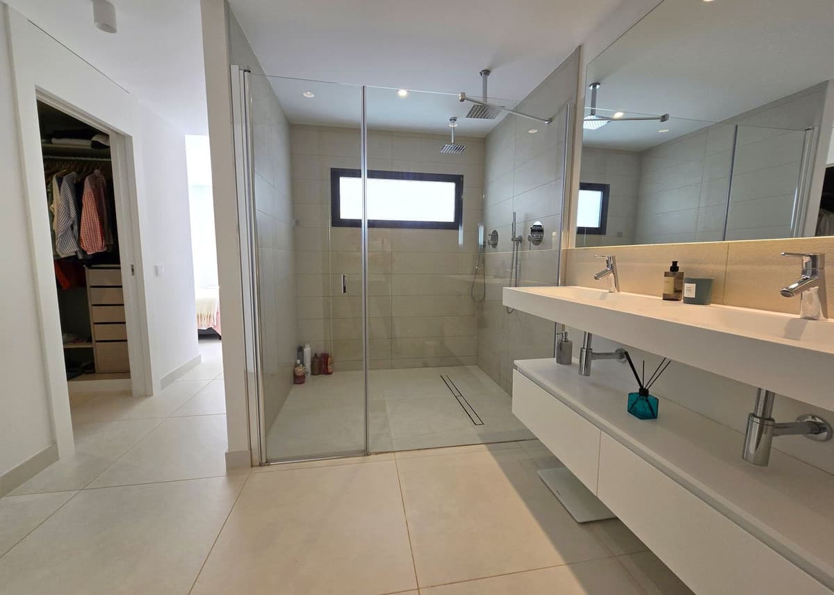 Ground Floor Apartment in Higueron — photo 8 of 10