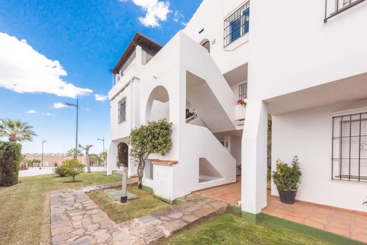 Ground Floor Apartment in Nueva Andalucía — photo 4 of 10