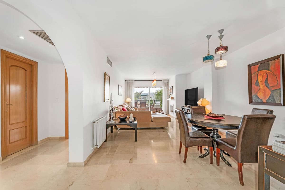 Penthouse Duplex in Guadalmina Alta — photo 9 of 10