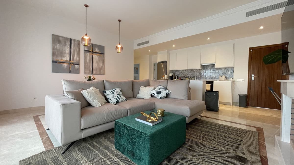 Middle Floor Apartment in El Paraiso — photo 1 of 10