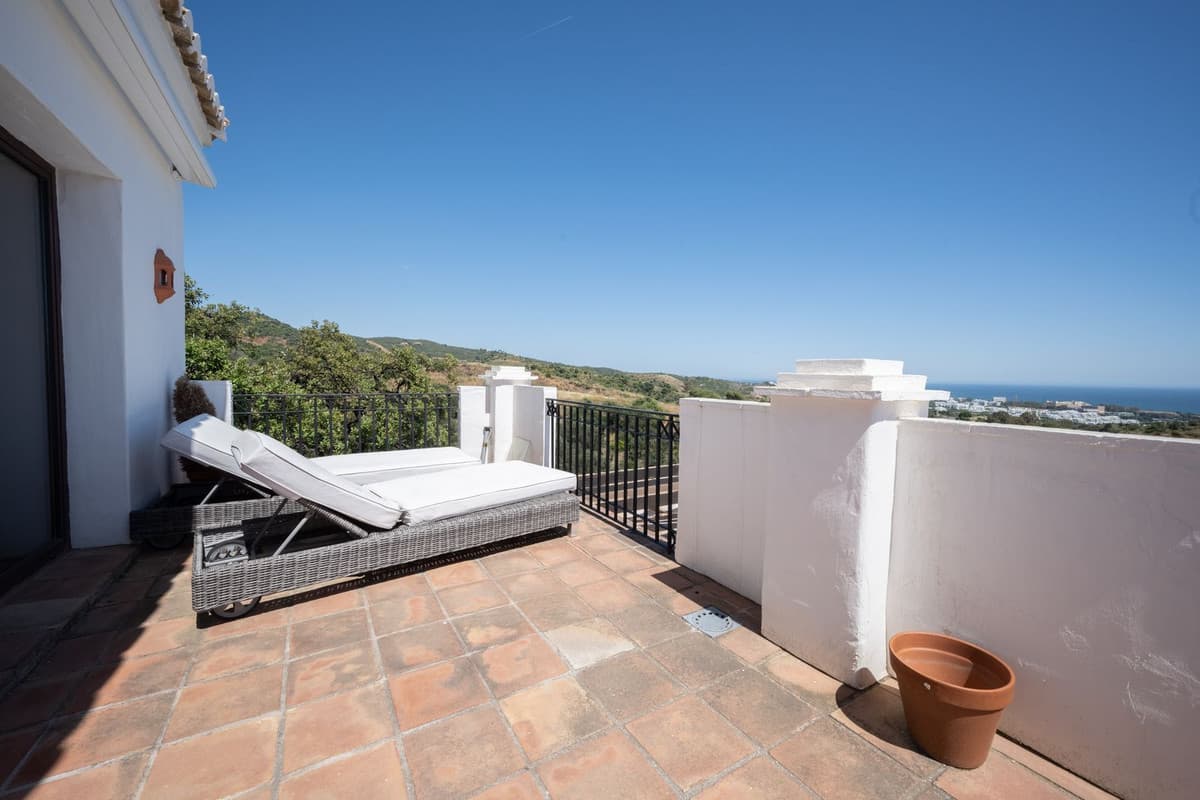 Penthouse in Altos de los Monteros — photo 3 of 10