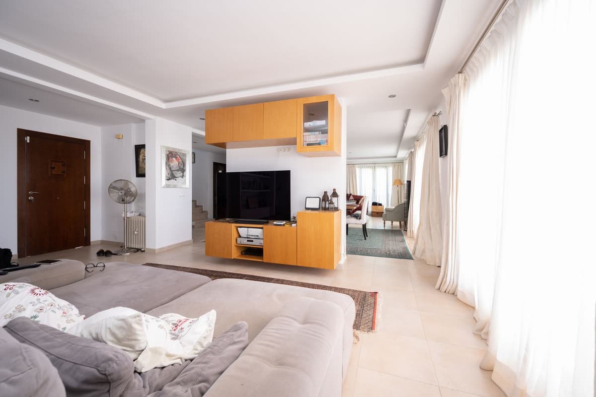 Penthouse in Altos de los Monteros — photo 8 of 10