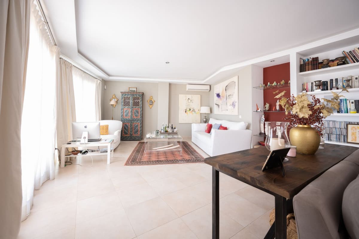 Penthouse in Altos de los Monteros — photo 9 of 10