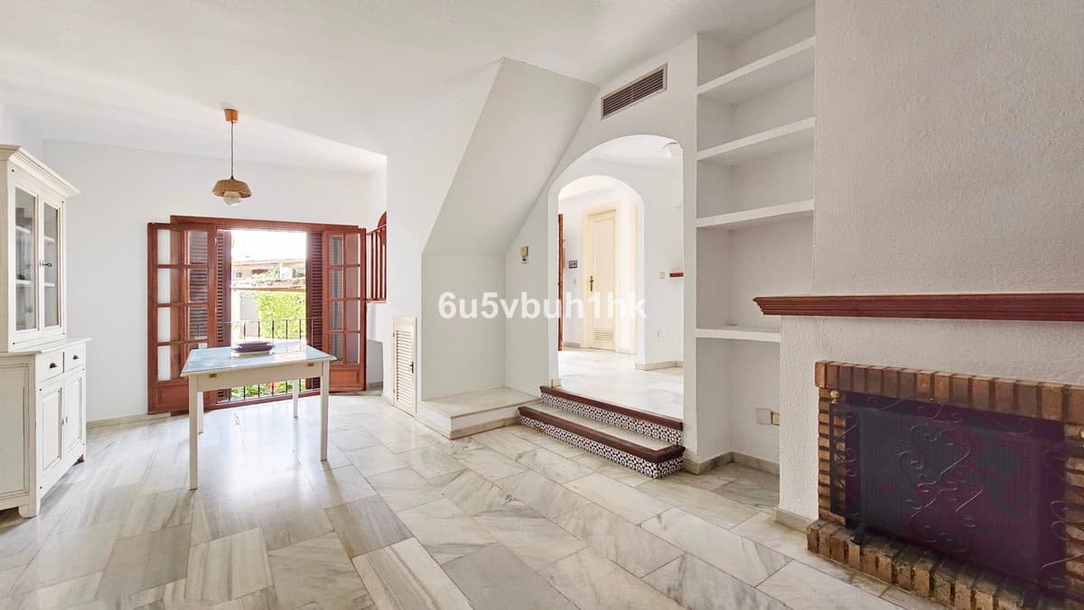 Townhouse in Estepona — photo 2 of 10