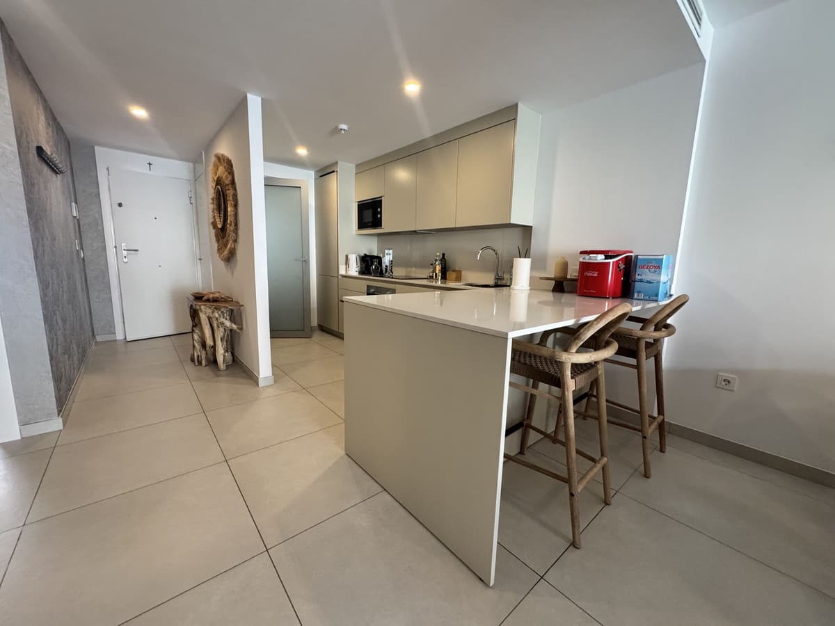 Middle Floor Apartment in Elviria — photo 5 of 10