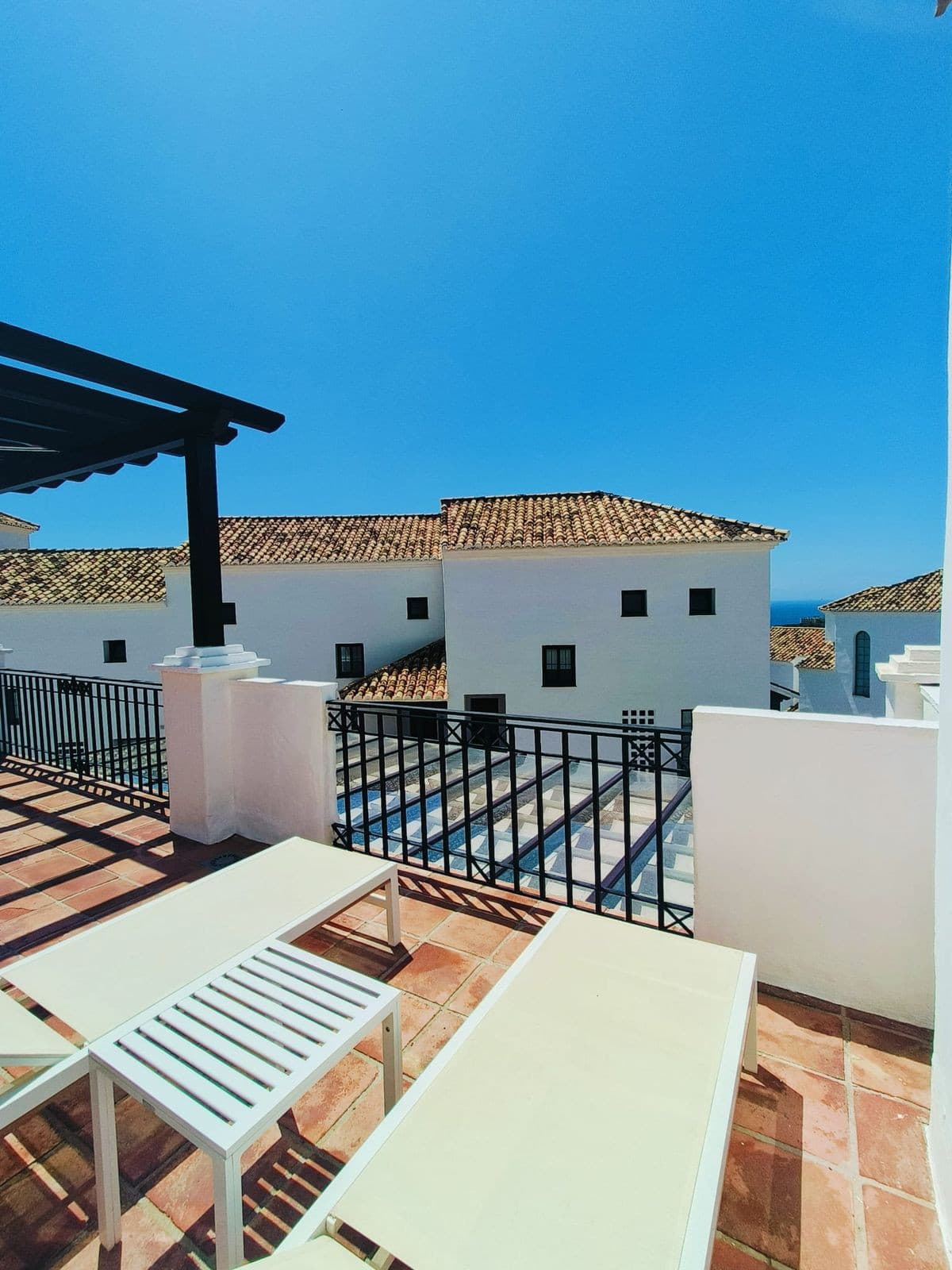 Penthouse in Altos de los Monteros — photo 5 of 10