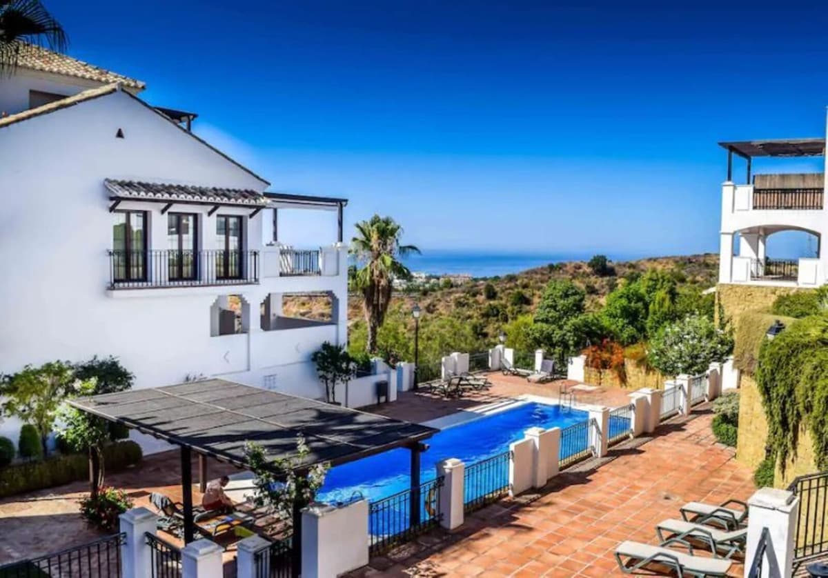 Penthouse in Altos de los Monteros — photo 7 of 10