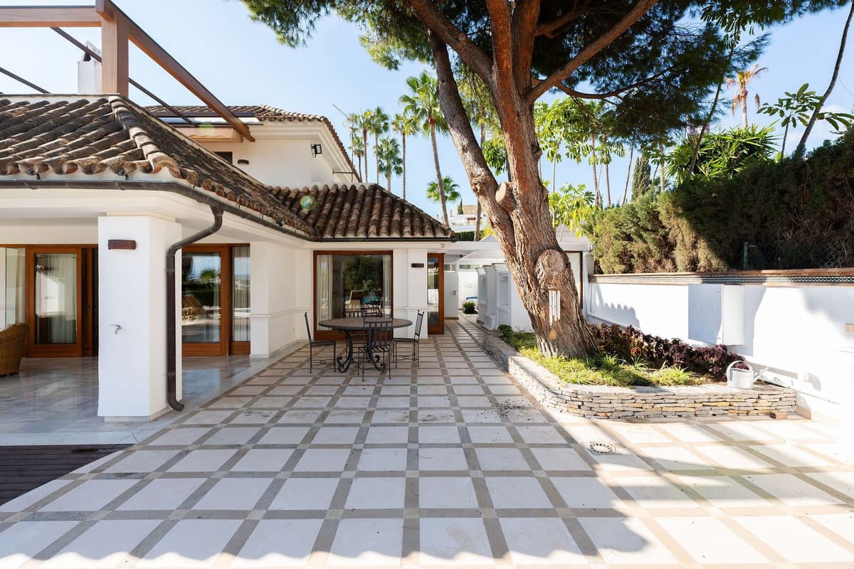 Detached Villa in Nueva Andalucía — photo 3 of 10
