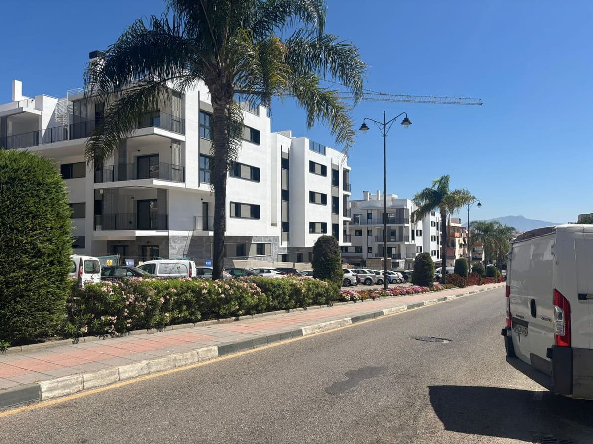 Middle Floor Apartment in Estepona — photo 1 of 10