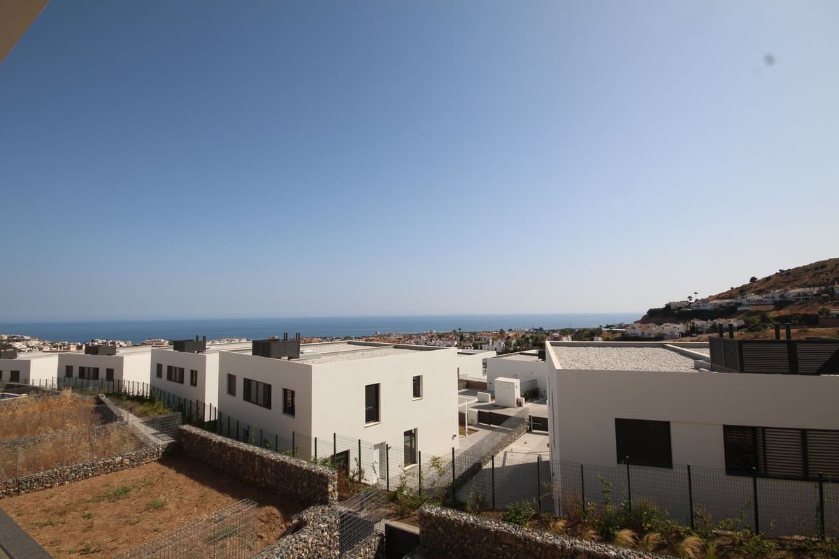 Semi-Detached House in Riviera del Sol — photo 1 of 10