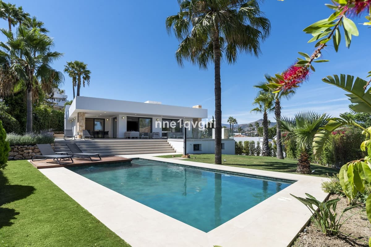 Detached Villa in Guadalmina Alta — photo 2 of 10