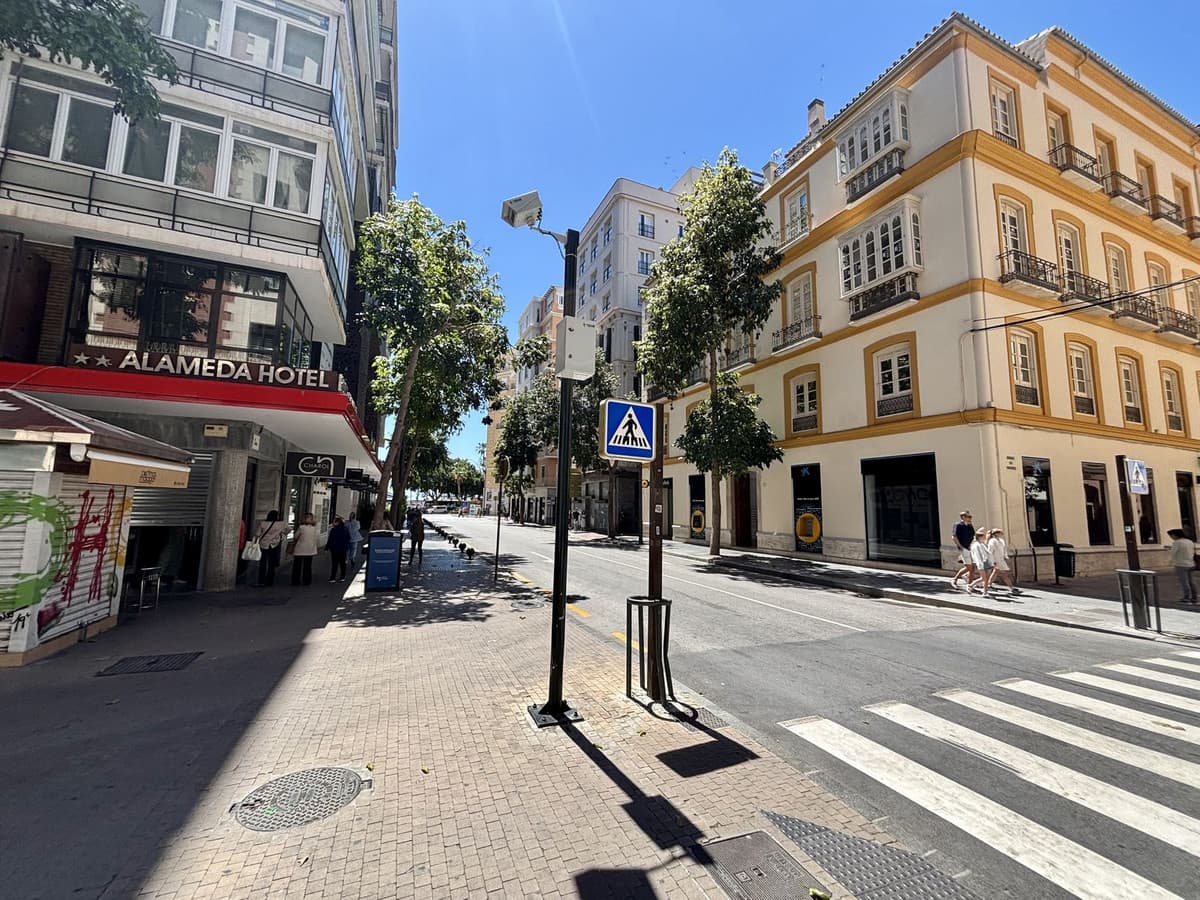 Middle Floor Apartment in Málaga Centro — photo 8 of 10