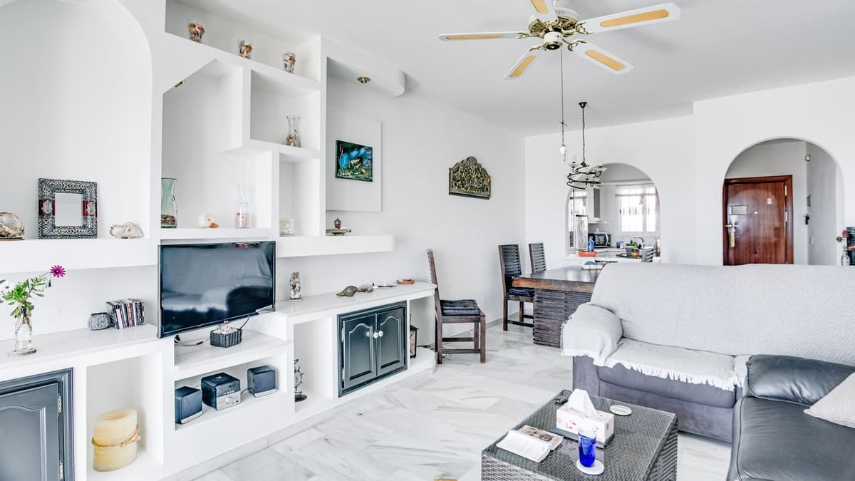 Middle Floor Apartment in El Chaparral — photo 4 of 10