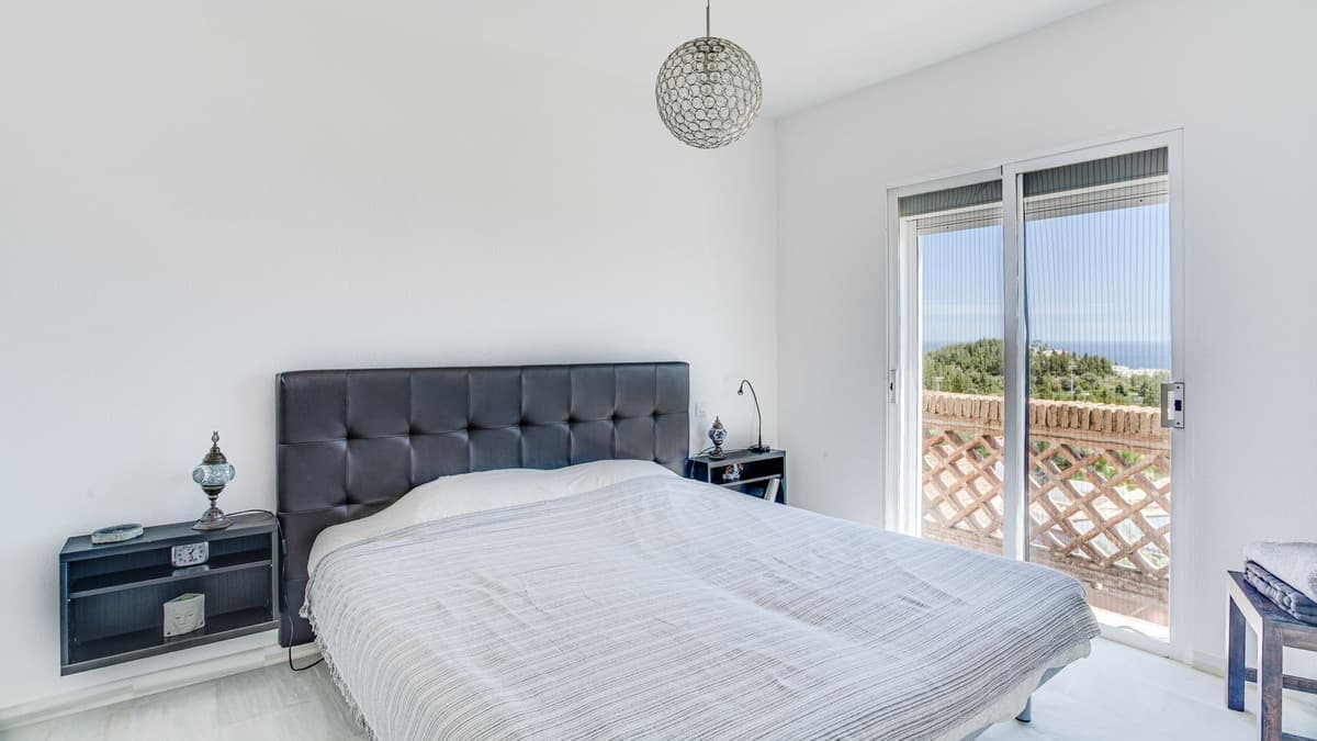 Middle Floor Apartment in El Chaparral — photo 7 of 10