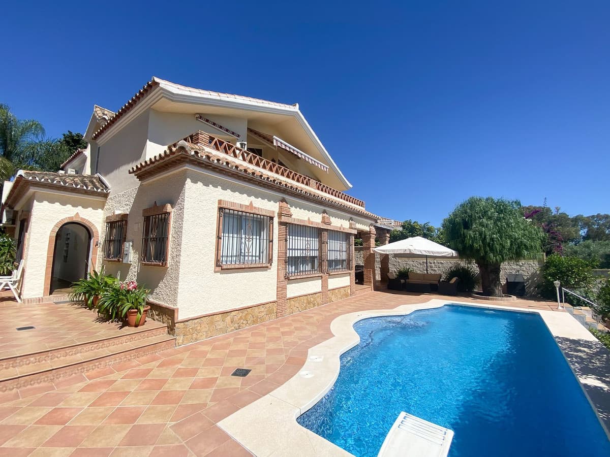 Detached Villa in Guadalmina Alta — photo 1 of 10