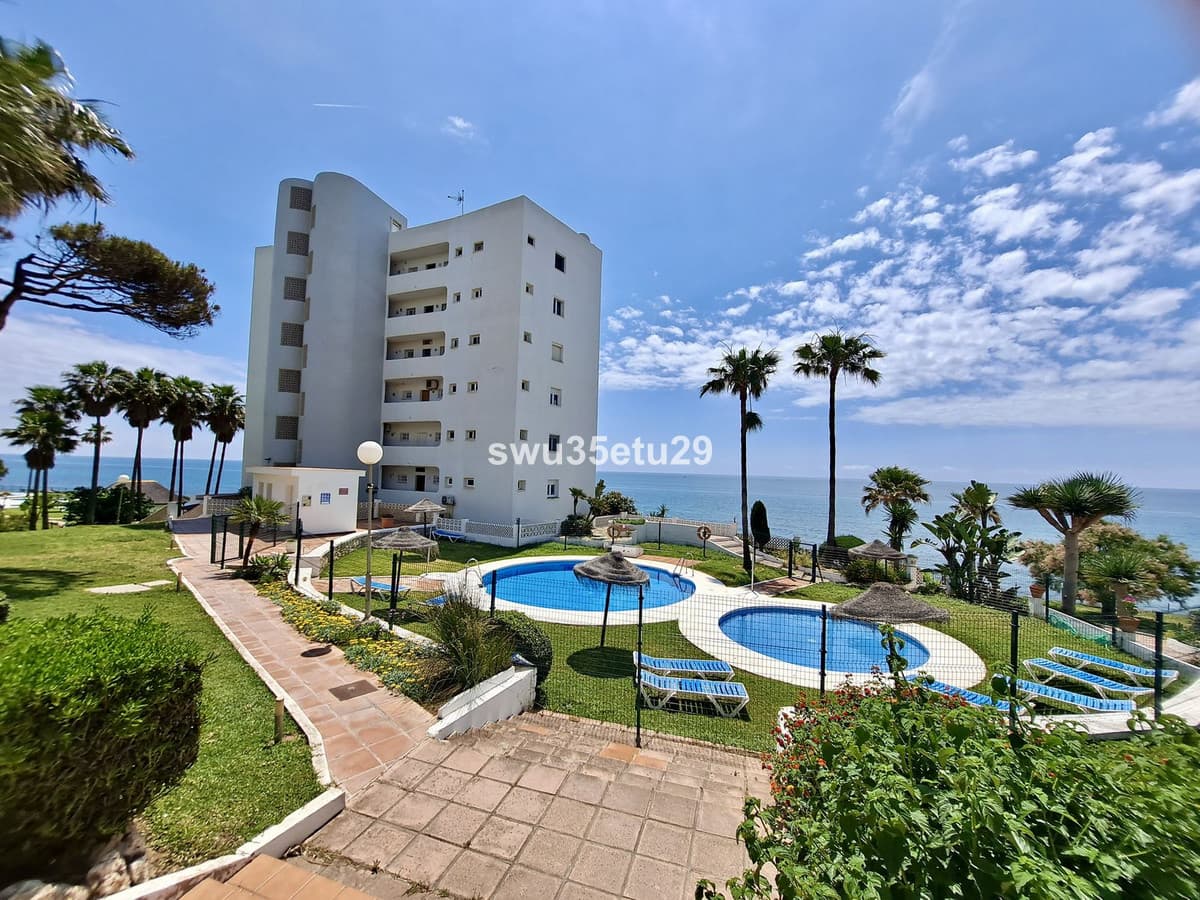Middle Floor Apartment in Calahonda — photo 10 of 10