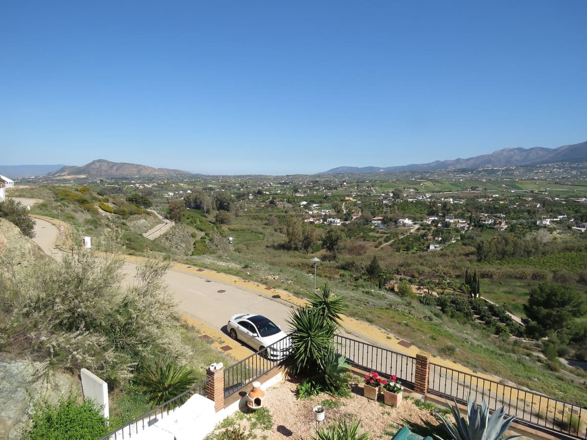 Detached Villa in Alhaurín el Grande — photo 1 of 10