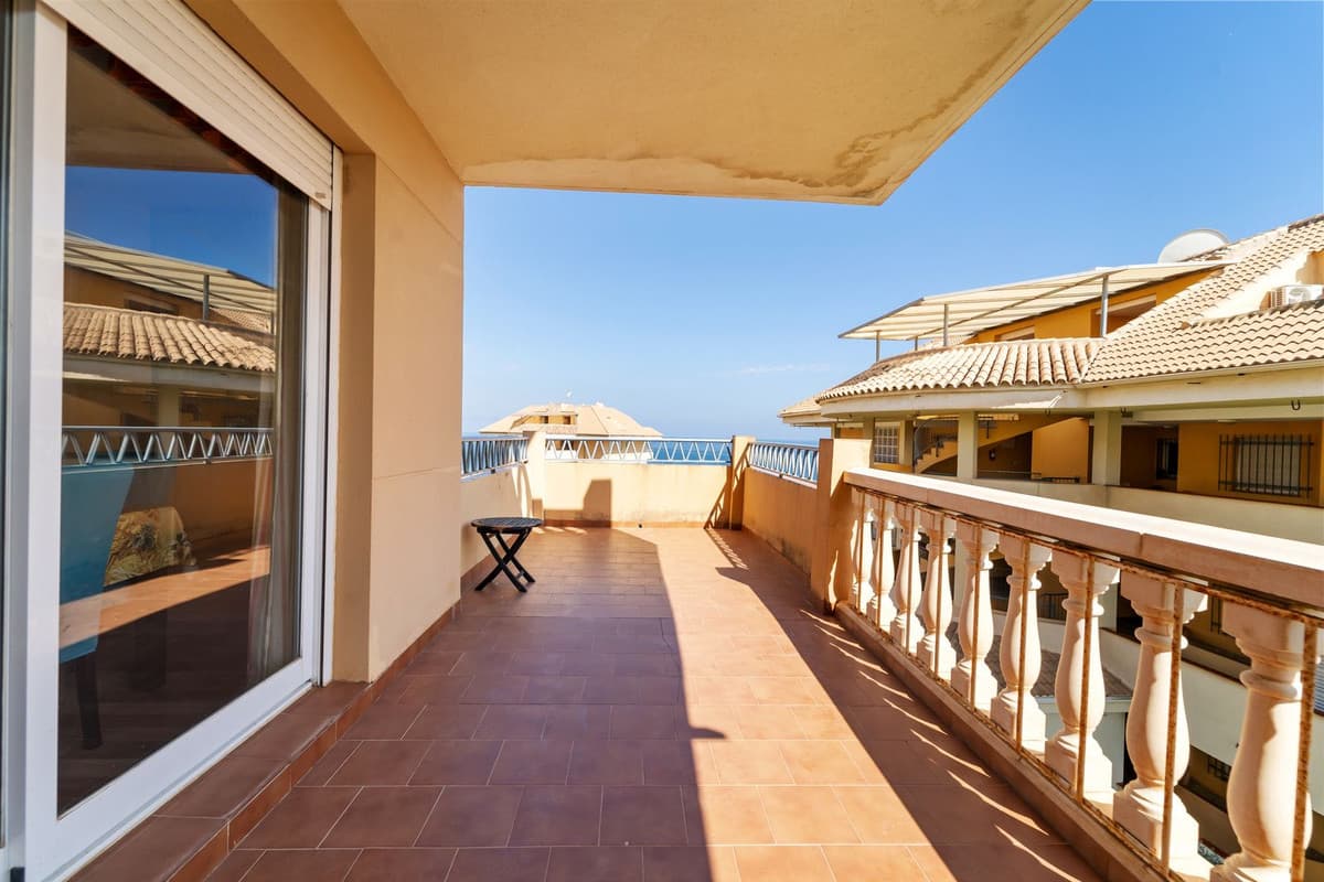 Middle Floor Apartment in Fuengirola — photo 2 of 10