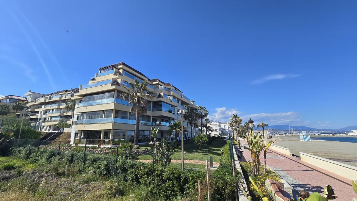 Middle Floor Apartment in La Duquesa — photo 2 of 10