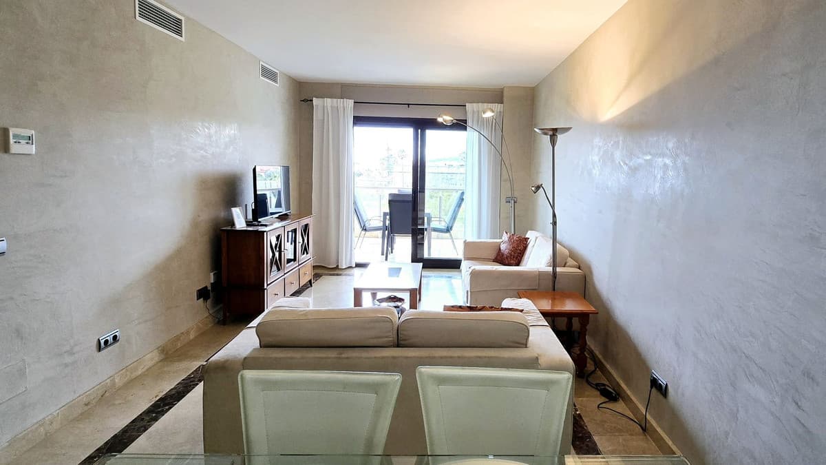Middle Floor Apartment in La Duquesa — photo 6 of 10