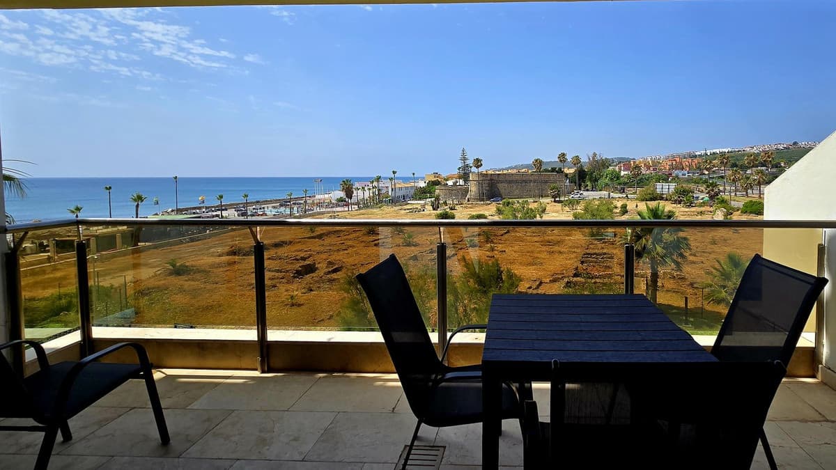 Middle Floor Apartment in La Duquesa — photo 7 of 10