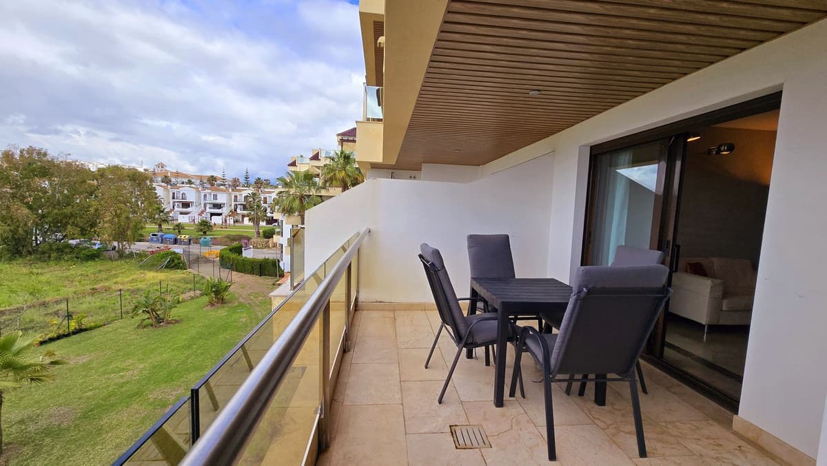 Middle Floor Apartment in La Duquesa — photo 8 of 10